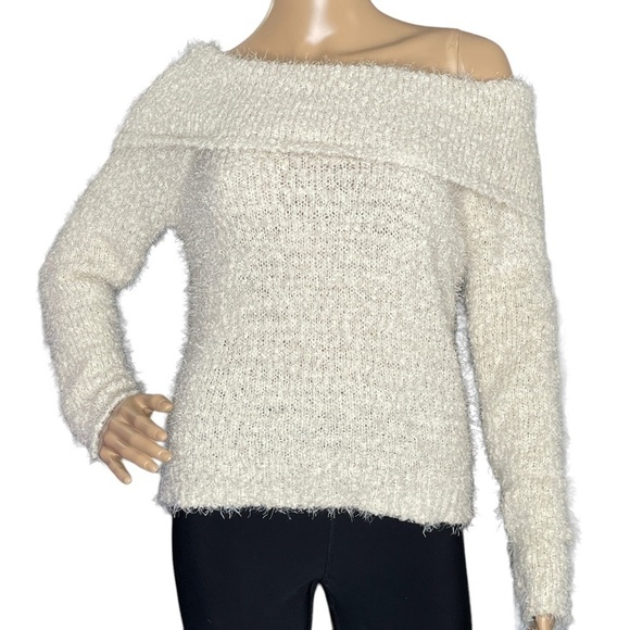 Freshman off the shoulder fuzzy sweater NWOT small - Picture 1 of 8